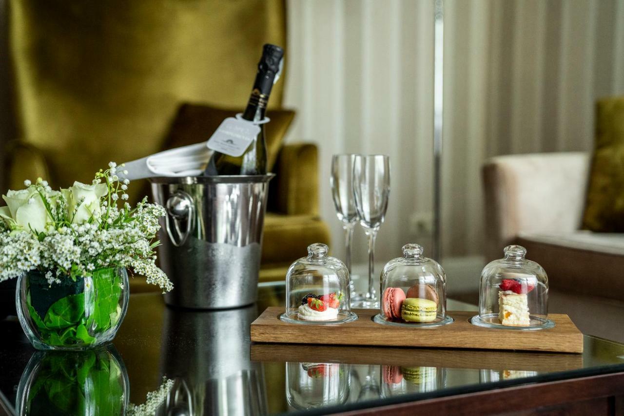 Baltic Beach Hotel & Spa Jūrkalne Extérieur photo A bottle of champagne in a cooler
